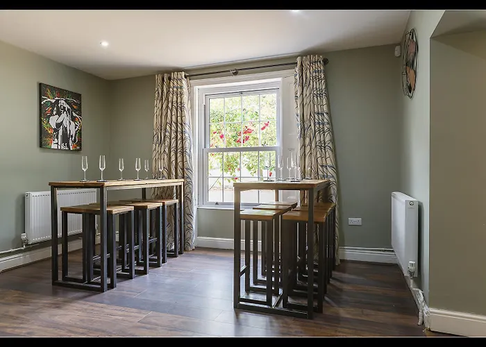 Stubbs House, Loddon, Sleeps 20, 2 Hot Tubs
