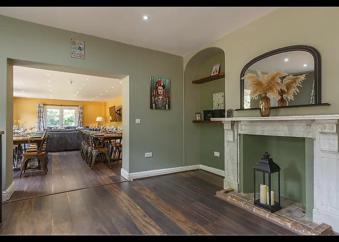 Stubbs House, Loddon, Sleeps 20, 2 Hot Tubs