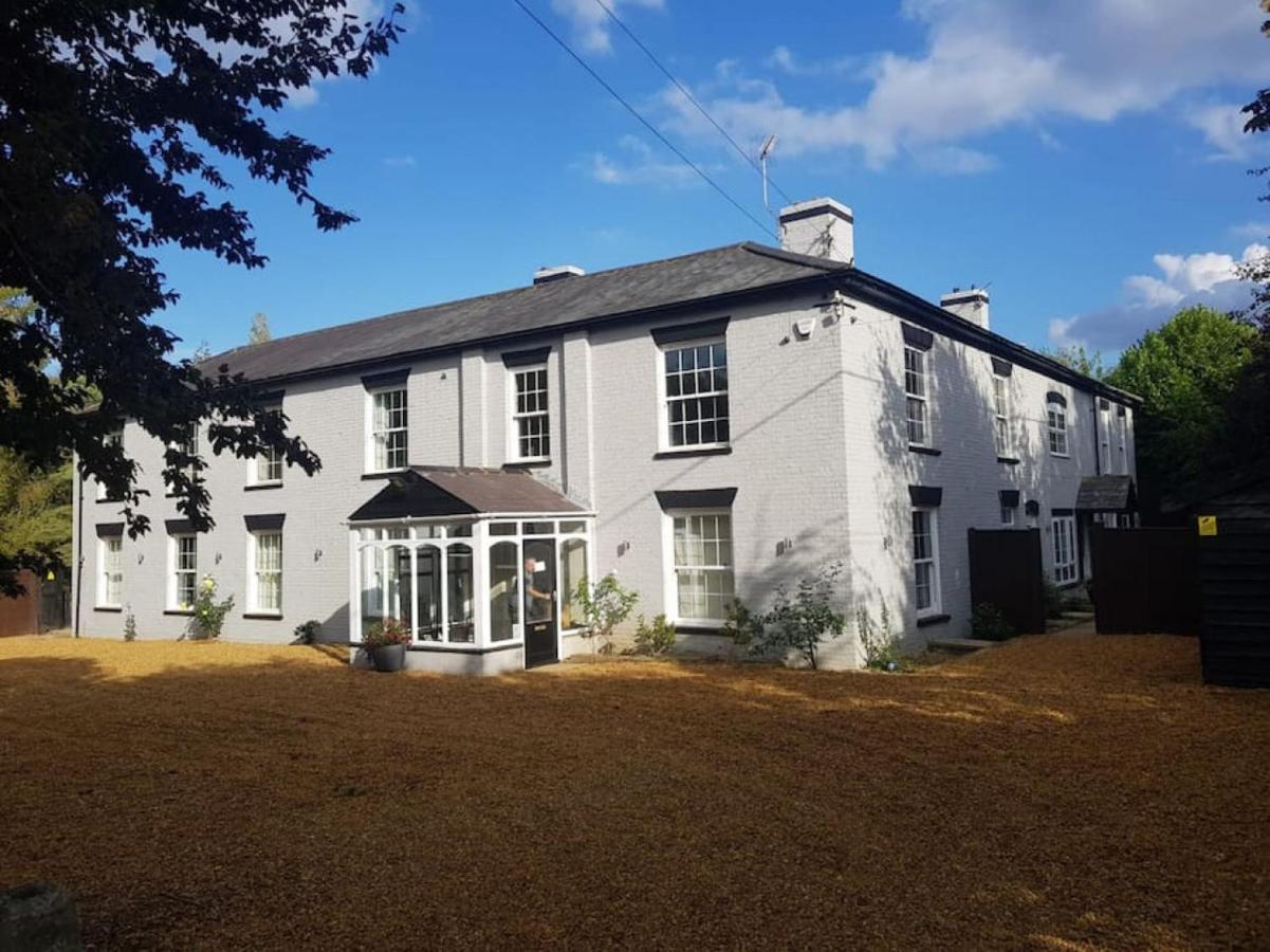 Stubbs House, Loddon, Sleeps 20, 2 Hot Tubs