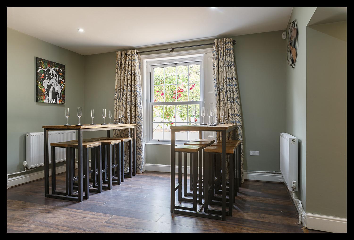 Stubbs House, Loddon, Sleeps 20, 2 Hot Tubs Loddon