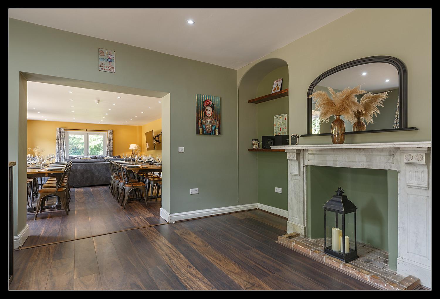 Stubbs House, Loddon, Sleeps 20, 2 Hot Tubs Holiday home Loddon
