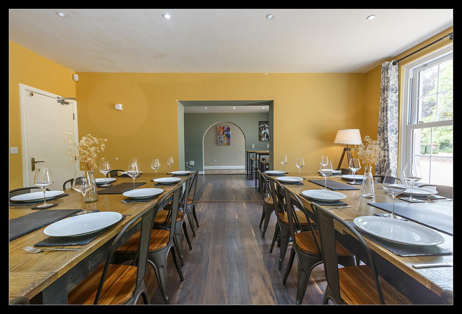 Stubbs House, Loddon, Sleeps 20, 2 Hot Tubs Holiday home *