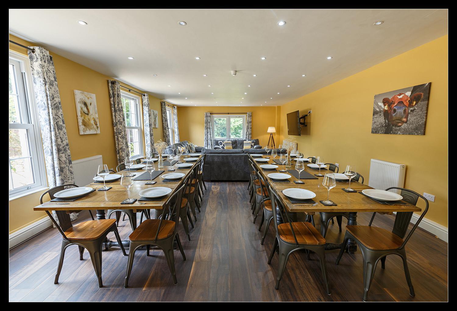 Stubbs House, Loddon, Sleeps 20, 2 Hot Tubs