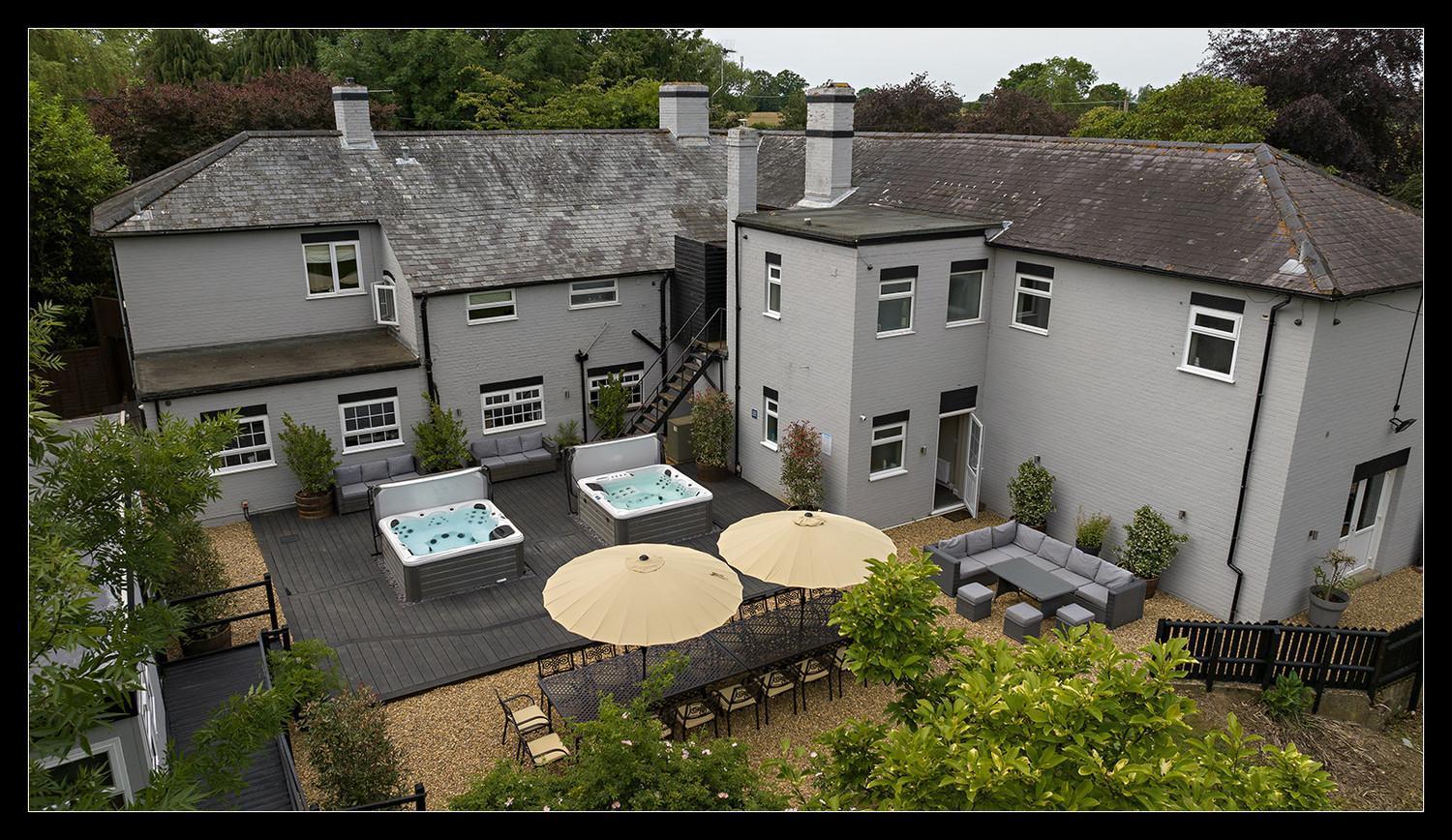 Stubbs House, Loddon, Sleeps 20, 2 Hot Tubs Holiday home