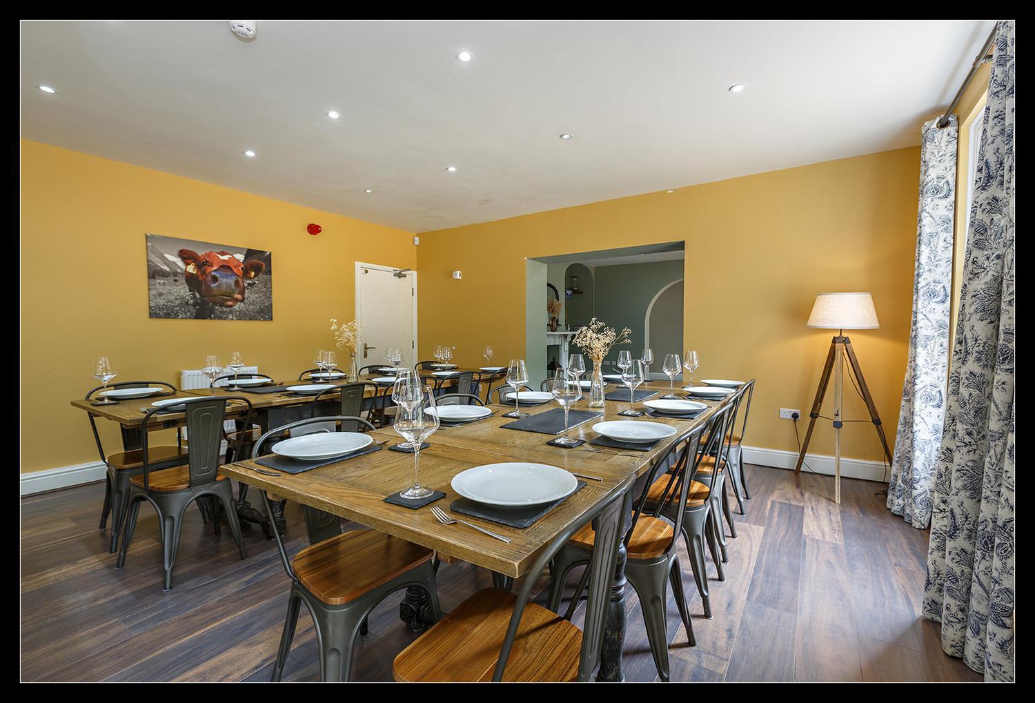 Stubbs House, Loddon, Sleeps 20, 2 Hot Tubs Holiday home *
