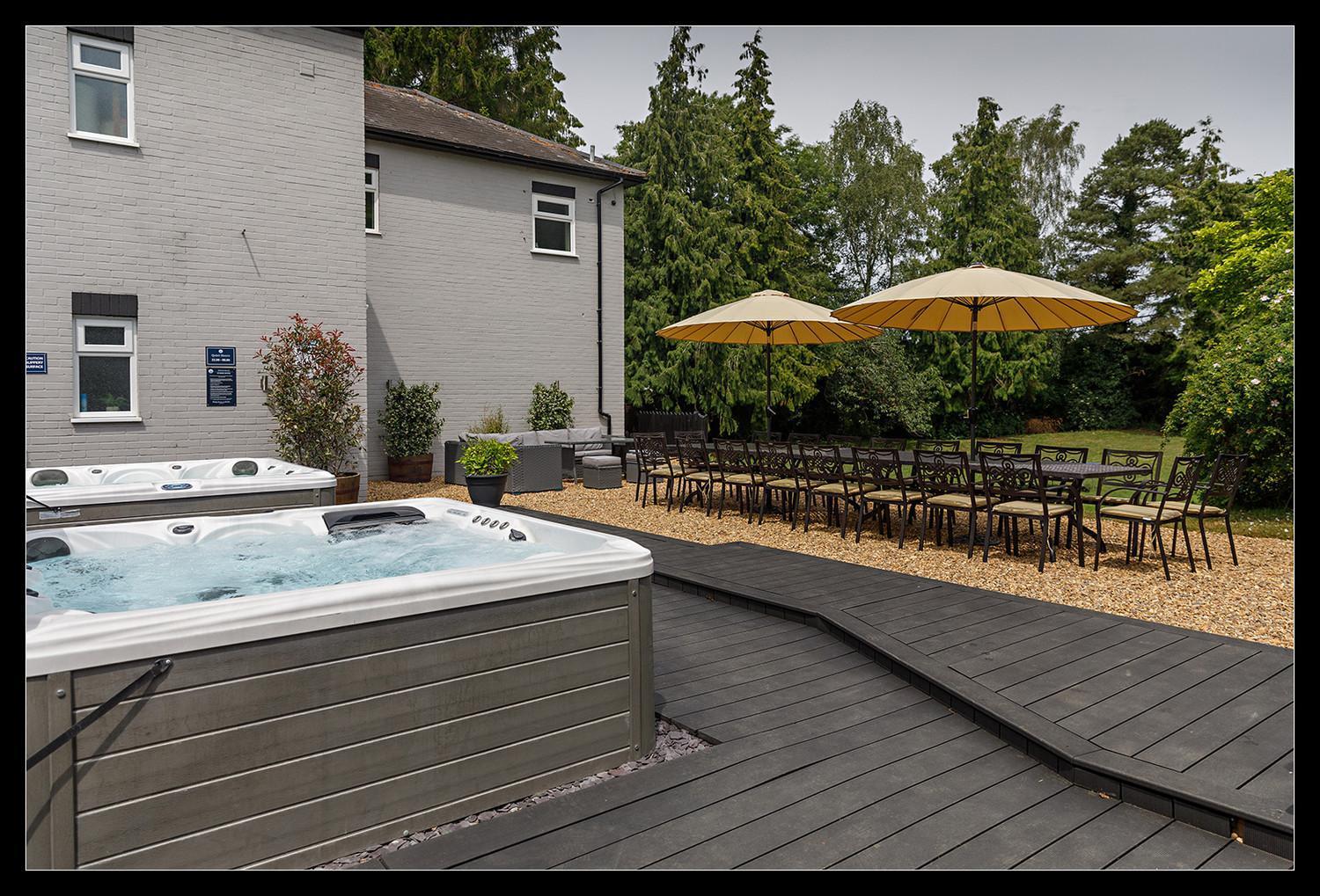 Stubbs House, Loddon, Sleeps 20, 2 Hot Tubs Holiday home