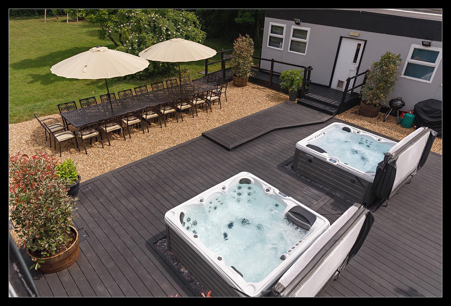 Stubbs House, Loddon, Sleeps 20, 2 Hot Tubs